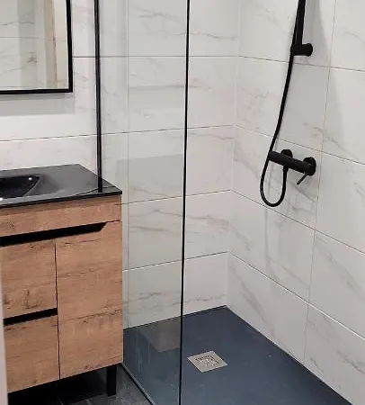 Inter2: New Self-check-in With Garage *