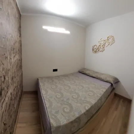 Inter2: New Self-check-in With Garage Apartment *