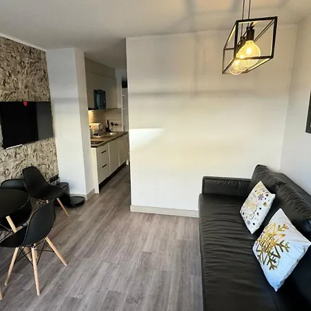Inter2: New Self-check-in With Garage Apartment